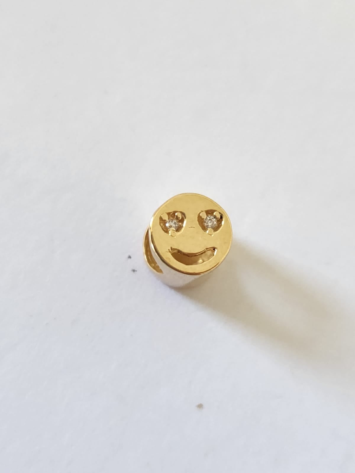 Separador Berloque Emoji Ouro 18K com Zircônias Dupla Face