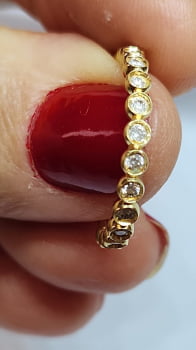 Meia Aliança Em Ouro Amarelo 18k Com Diamantes