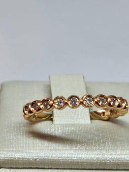 Meia Aliança Em Ouro Rosé 18k Com Diamantes