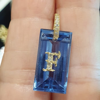 Pingente Letra F Cristal Azul Diamantes Ouro Amarelo 18k