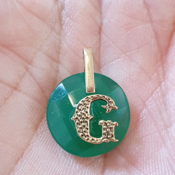 Pingente letra G em ouro 18k750 com jade natural